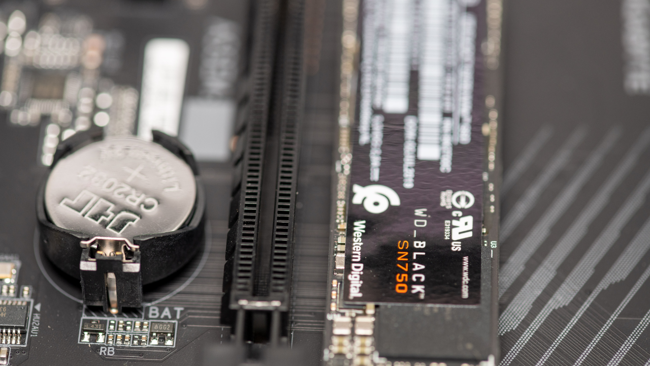Perbedaan SSD NVMe dan SATA: Mengapa M.2 NVMe Lebih Cepat